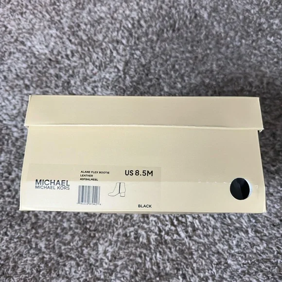 NWT New In Box MICHAEL MICHAEL KORS
Alane Pebbled Leather Ankle Boot Size 8.5 - Picture 10 of 11